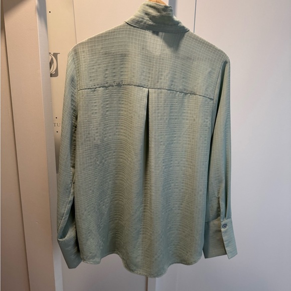 Beautiful Ann Taylor blouse! - Picture 5 of 5